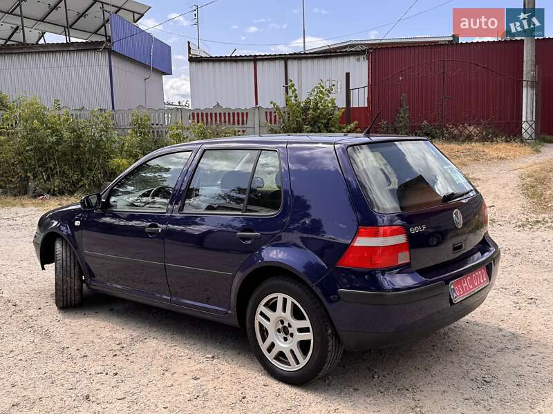 Хетчбек Volkswagen Golf 2003 в Вінниці