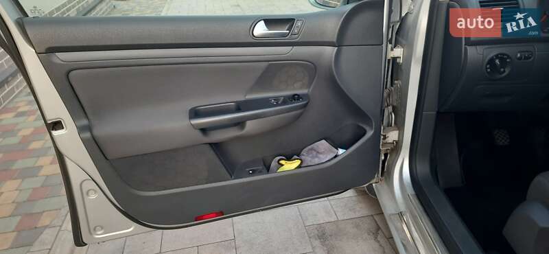 Хетчбек Volkswagen Golf 2008 в Новомосковську