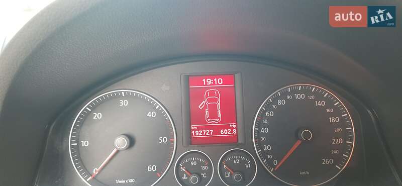 Хетчбек Volkswagen Golf 2008 в Новомосковську