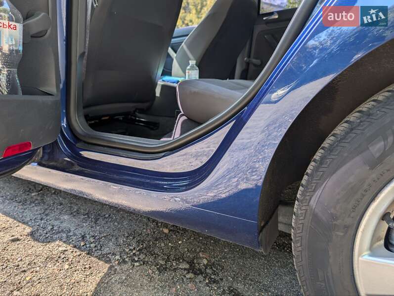 Хэтчбек Volkswagen Golf 2005 в Киеве