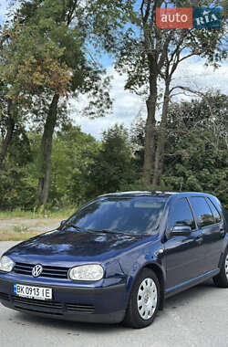 Хэтчбек Volkswagen Golf 2001 в Звягеле