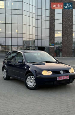 Хэтчбек Volkswagen Golf 2001 в Черновцах