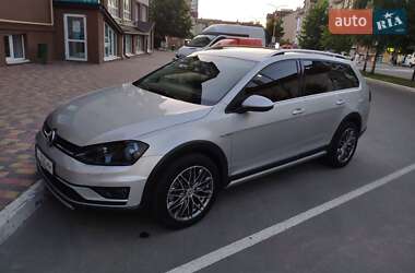 Универсал Volkswagen Golf 2016 в Киеве