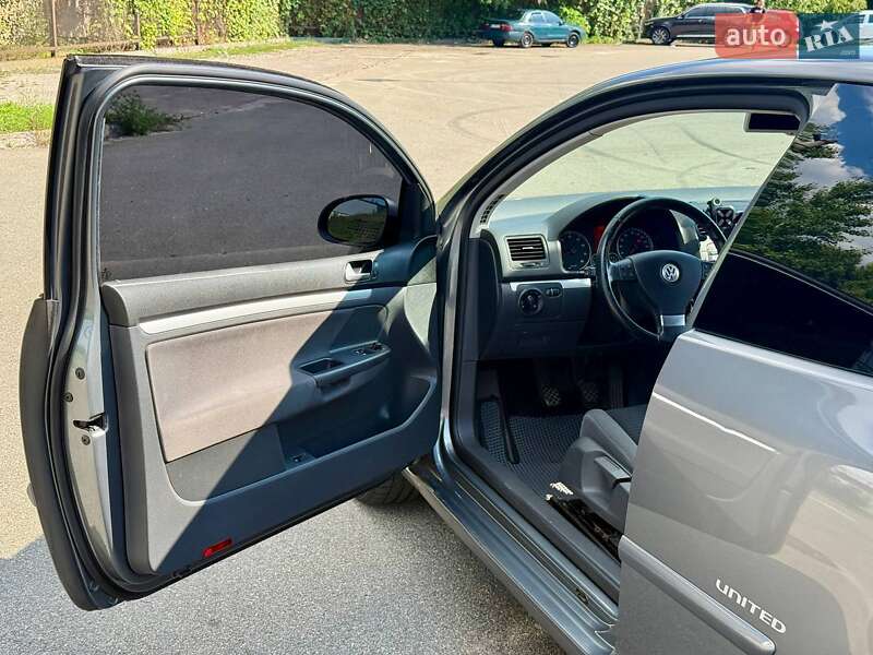 Хетчбек Volkswagen Golf 2007 в Києві