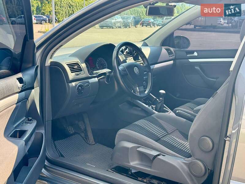 Хетчбек Volkswagen Golf 2007 в Києві