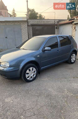 Хетчбек Volkswagen Golf 2003 в Харкові