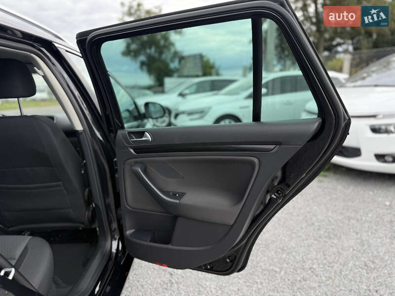 Универсал Volkswagen Golf 2012 в Ровно