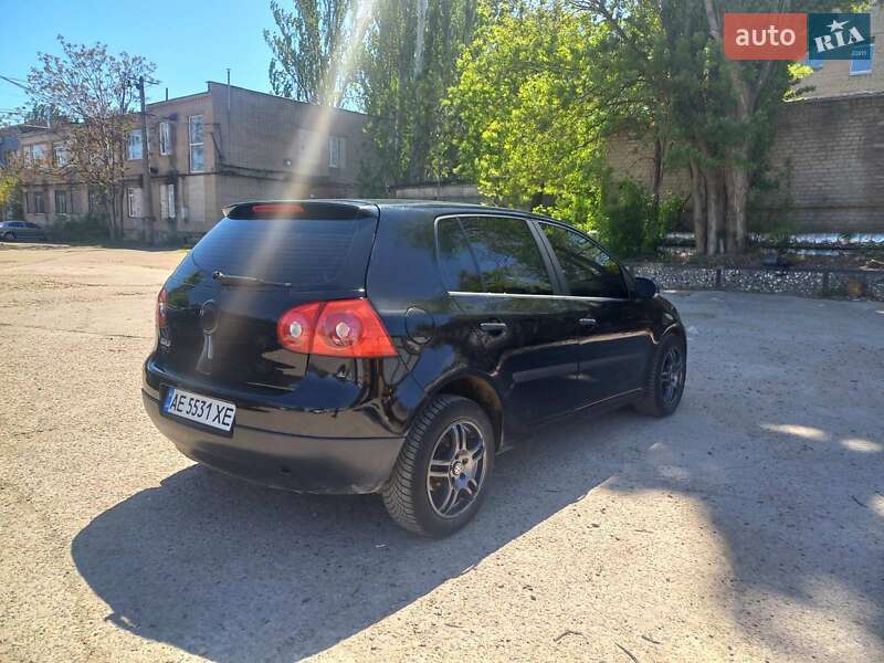 Хетчбек Volkswagen Golf 2004 в Кривому Розі