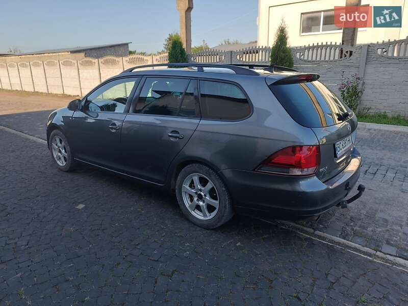 Універсал Volkswagen Golf 2011 в Золочеві