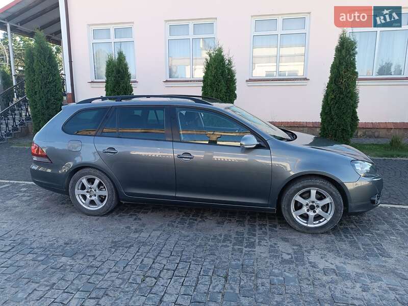 Універсал Volkswagen Golf 2011 в Золочеві