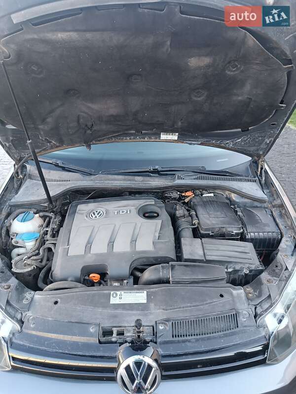 Універсал Volkswagen Golf 2011 в Золочеві