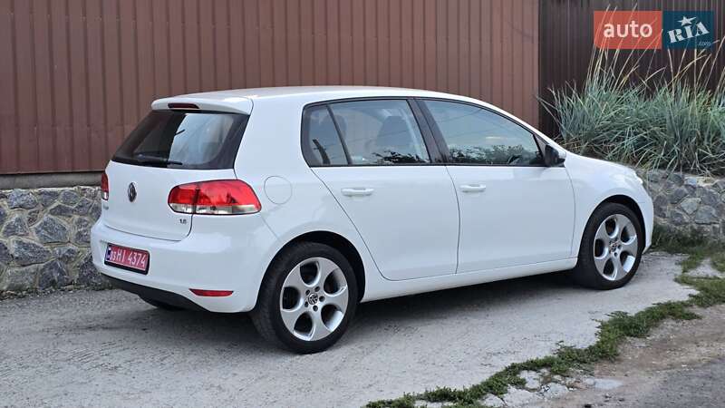 Хэтчбек Volkswagen Golf 2010 в Полтаве