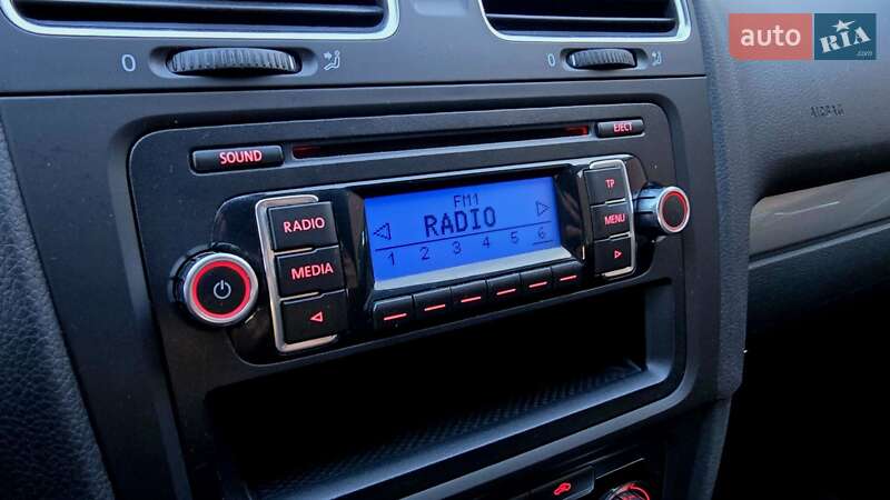 Хэтчбек Volkswagen Golf 2010 в Полтаве