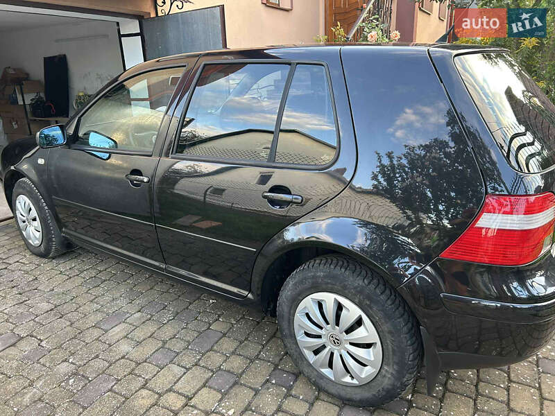Volkswagen Golf 2003