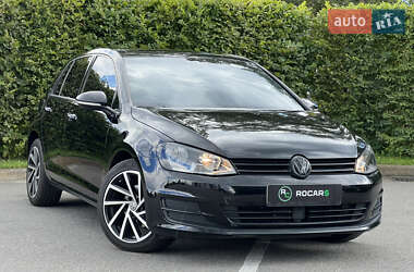Хэтчбек Volkswagen Golf 2016 в Киеве