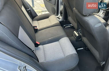 Хетчбек Volkswagen Golf 2002 в  фото 15 Хетчбек Volkswagen Golf 2002 в