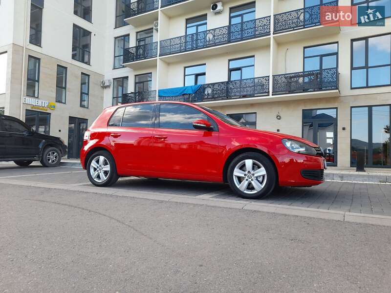 Хетчбек Volkswagen Golf 2011 в Сваляві