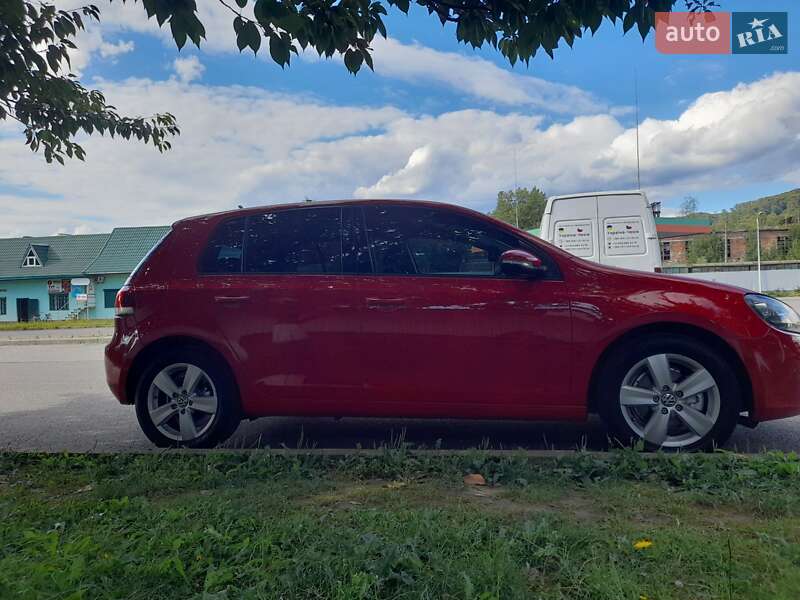 Хетчбек Volkswagen Golf 2011 в Сваляві