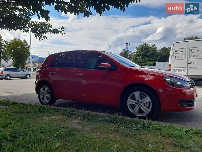 Хетчбек Volkswagen Golf 2011 в Сваляві