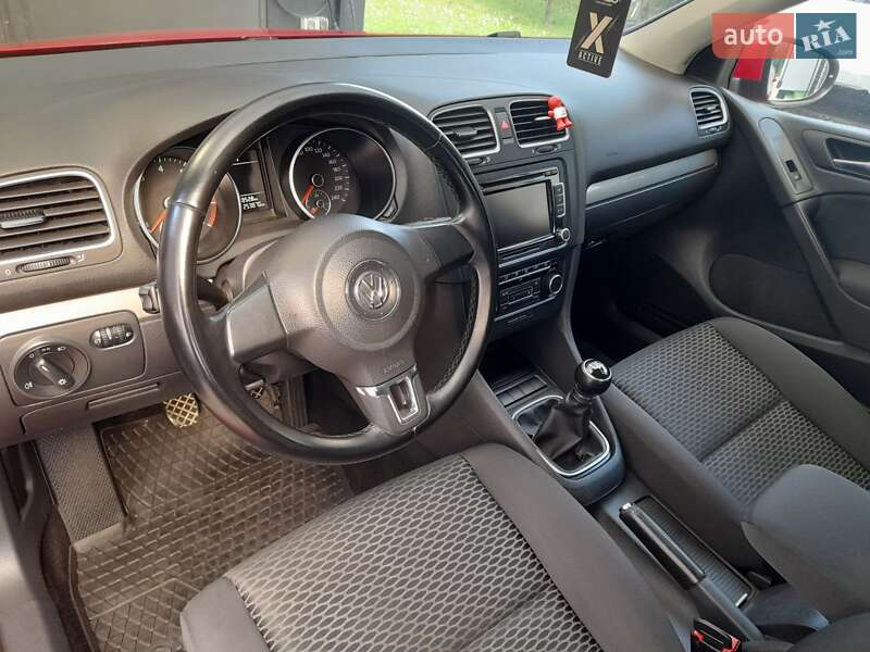 Хетчбек Volkswagen Golf 2011 в Сваляві