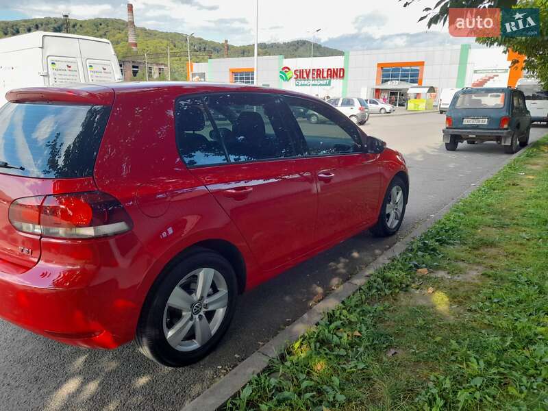 Хетчбек Volkswagen Golf 2011 в Сваляві