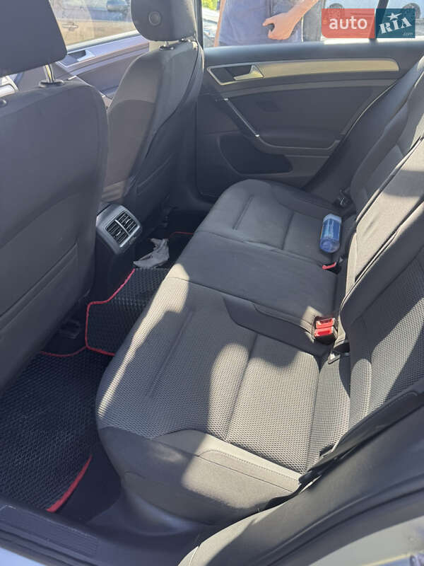 Універсал Volkswagen Golf 2014 в Глухові