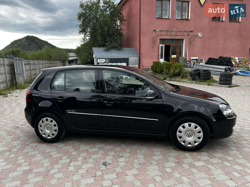 Хэтчбек Volkswagen Golf 2008 в Надворной