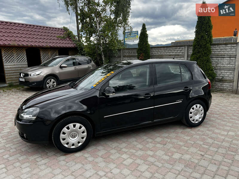 Хэтчбек Volkswagen Golf 2008 в Надворной