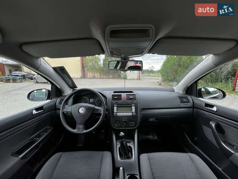 Хэтчбек Volkswagen Golf 2008 в Надворной