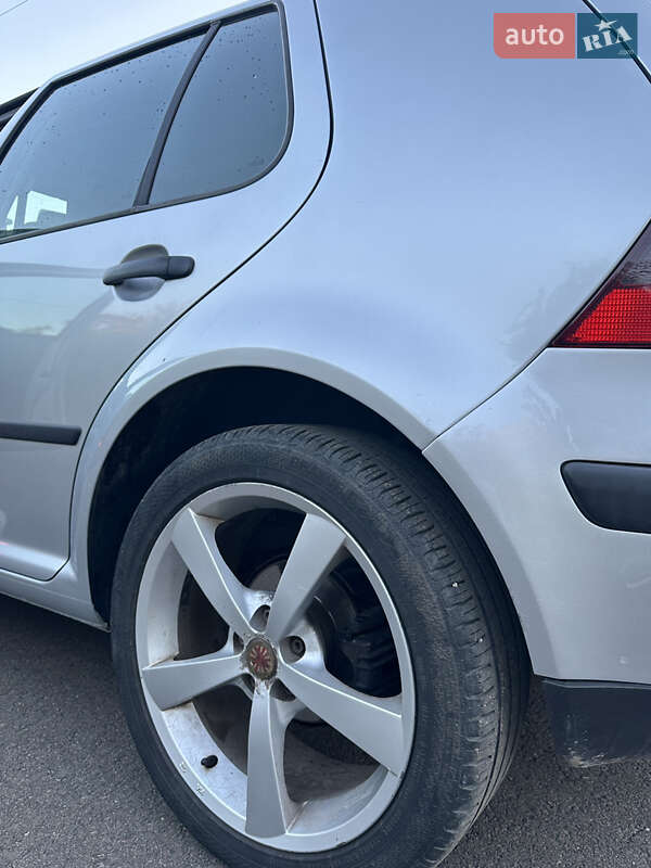 Хетчбек Volkswagen Golf 2001 в Львові