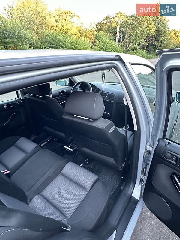 Хетчбек Volkswagen Golf 2001 в Львові