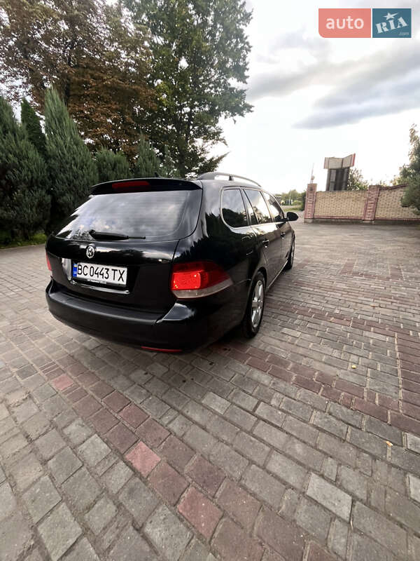 Універсал Volkswagen Golf 2010 в Самборі