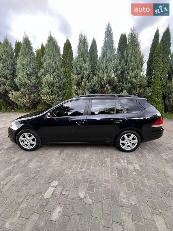 Універсал Volkswagen Golf 2010 в Самборі