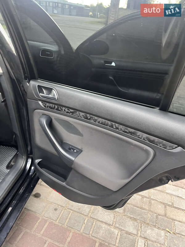 Універсал Volkswagen Golf 2010 в Самборі