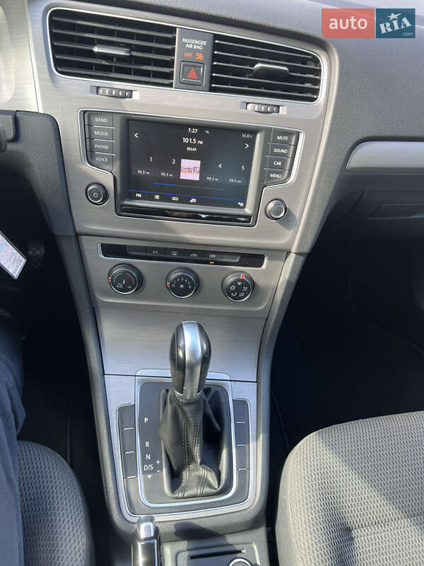 Хетчбек Volkswagen Golf 2017 в Києві