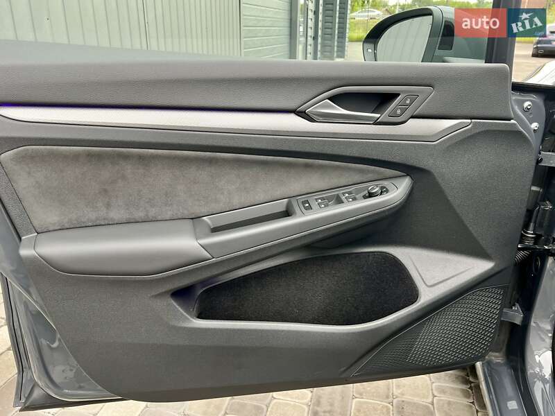 Хетчбек Volkswagen Golf 2024 в Києві
