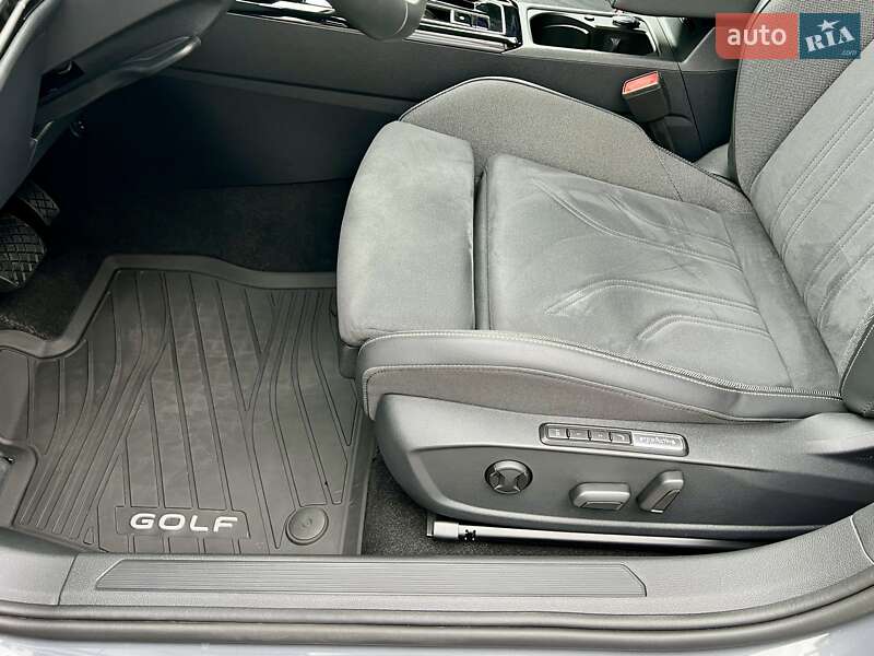 Хетчбек Volkswagen Golf 2024 в Києві