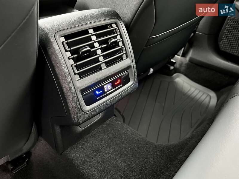 Хетчбек Volkswagen Golf 2024 в Києві