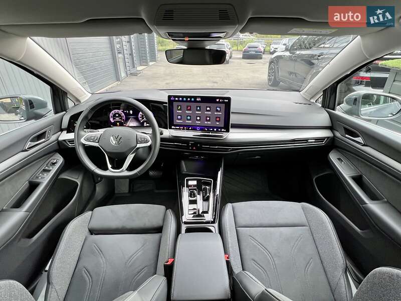 Хетчбек Volkswagen Golf 2024 в Києві