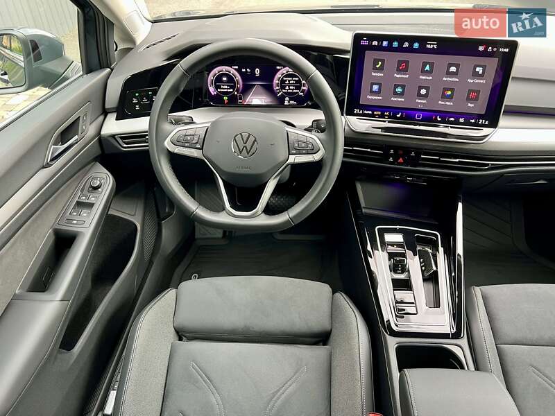 Хетчбек Volkswagen Golf 2024 в Києві