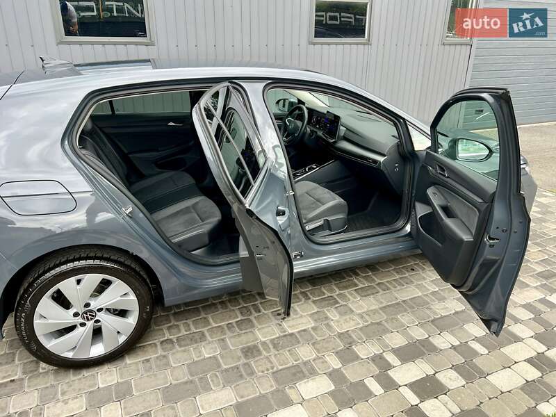 Хетчбек Volkswagen Golf 2024 в Києві