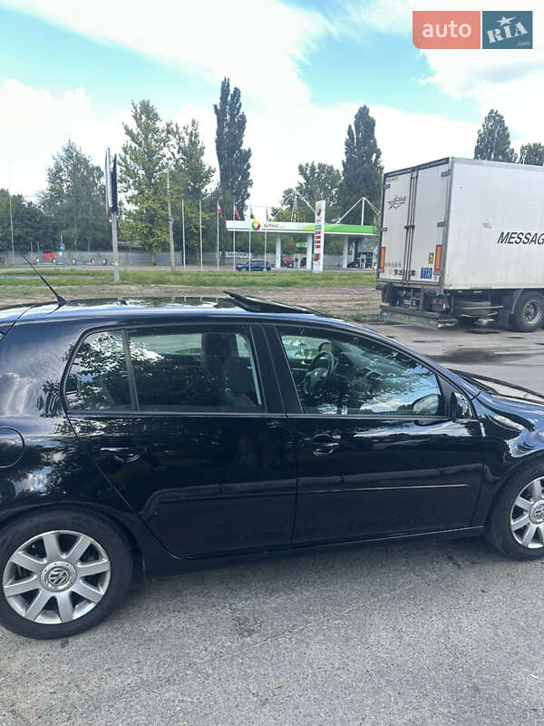 Хетчбек Volkswagen Golf 2005 в Києві