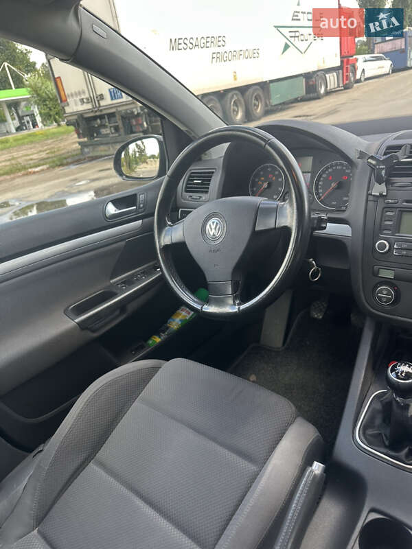 Хетчбек Volkswagen Golf 2005 в Києві