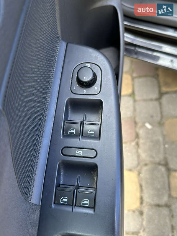 Хетчбек Volkswagen Golf 2008 в Луцьку