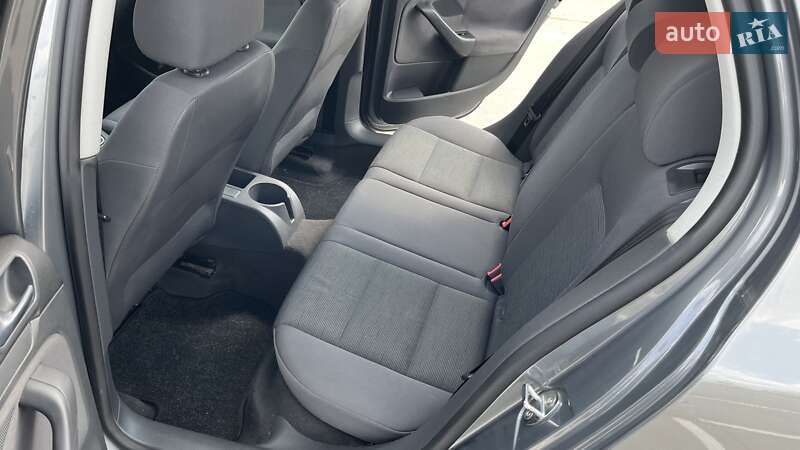 Хэтчбек Volkswagen Golf 2005 в Киеве