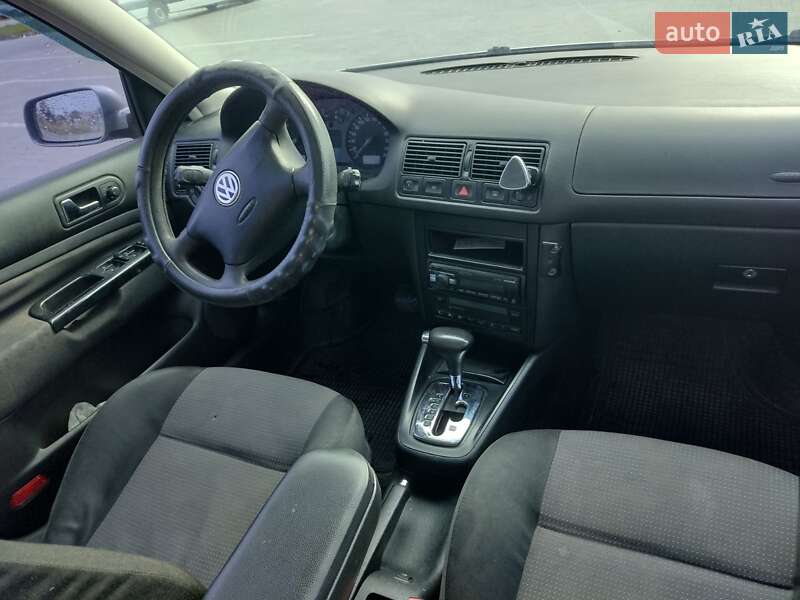 Универсал Volkswagen Golf 2002 в Буче