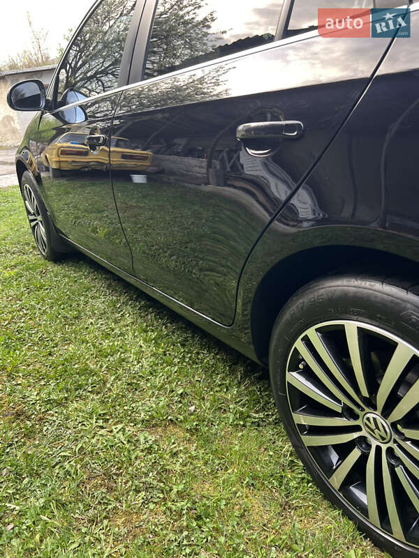 Універсал Volkswagen Golf 2012 в Золочеві