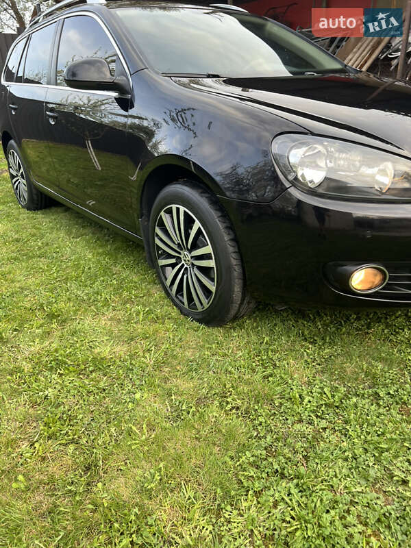 Універсал Volkswagen Golf 2012 в Золочеві