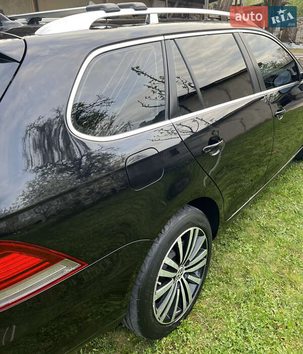 Універсал Volkswagen Golf 2012 в Золочеві