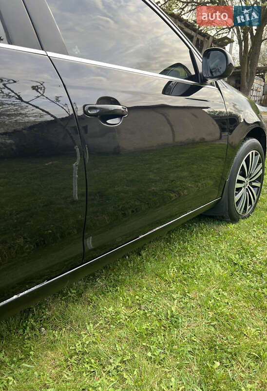 Універсал Volkswagen Golf 2012 в Золочеві